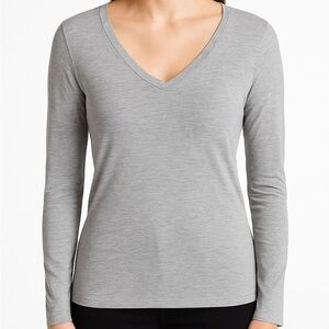Saks Fifth Avenue Gray Long Sleeve V-Neck Tee | Size M